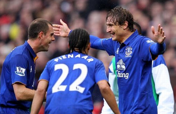 Jelavic trifft doppelt beim 4:4 gegen Manchester United!