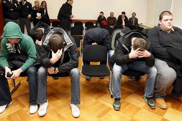 Haftstrafen für acht kroatische Hooligans