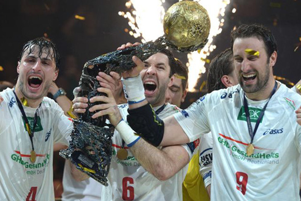 Domagoj Duvnjak, Blazenko Lackovic und Igor Vori beim Champions League-Erfolg des HSV Handball