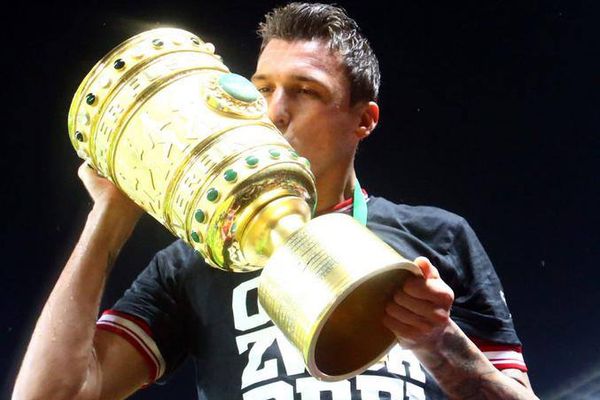 Mario Mandzukic holt sich mit den Bayern das Triple!